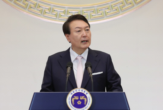 윤석열 대통령이 지난 2일 청와대 영빈관에서 열린 '2023년 신년인사회'에서 신년인사를 하고 있다. 대통령실통신사진기자단=연합뉴스